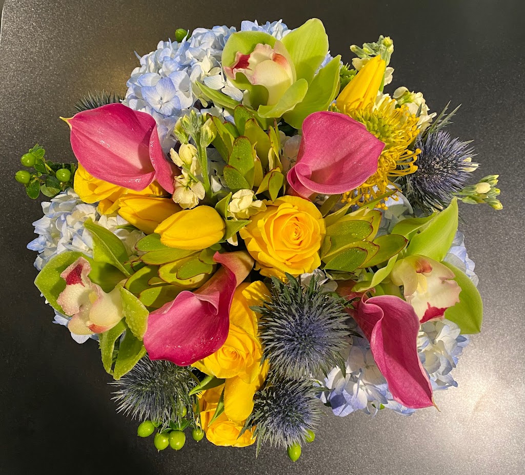 Colonial Village Flowers | 1497 Weaver St, Scarsdale, NY 10583 | Phone: (914) 723-2888