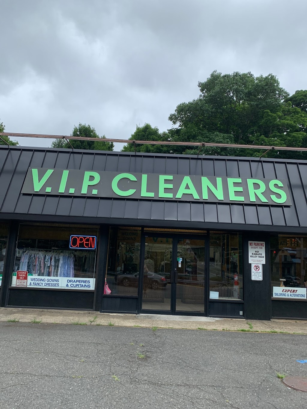 VIP Cleaners | 461 Ramapo Valley Rd, Oakland, NJ 07436 | Phone: (201) 405-7787