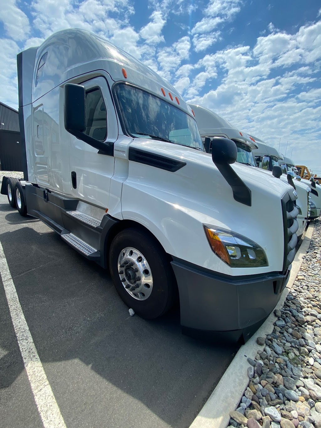 Pride Truck Sales New Jersey US-130 | 2382 US-130, Dayton, NJ 08810 | Phone: (866) 774-3324