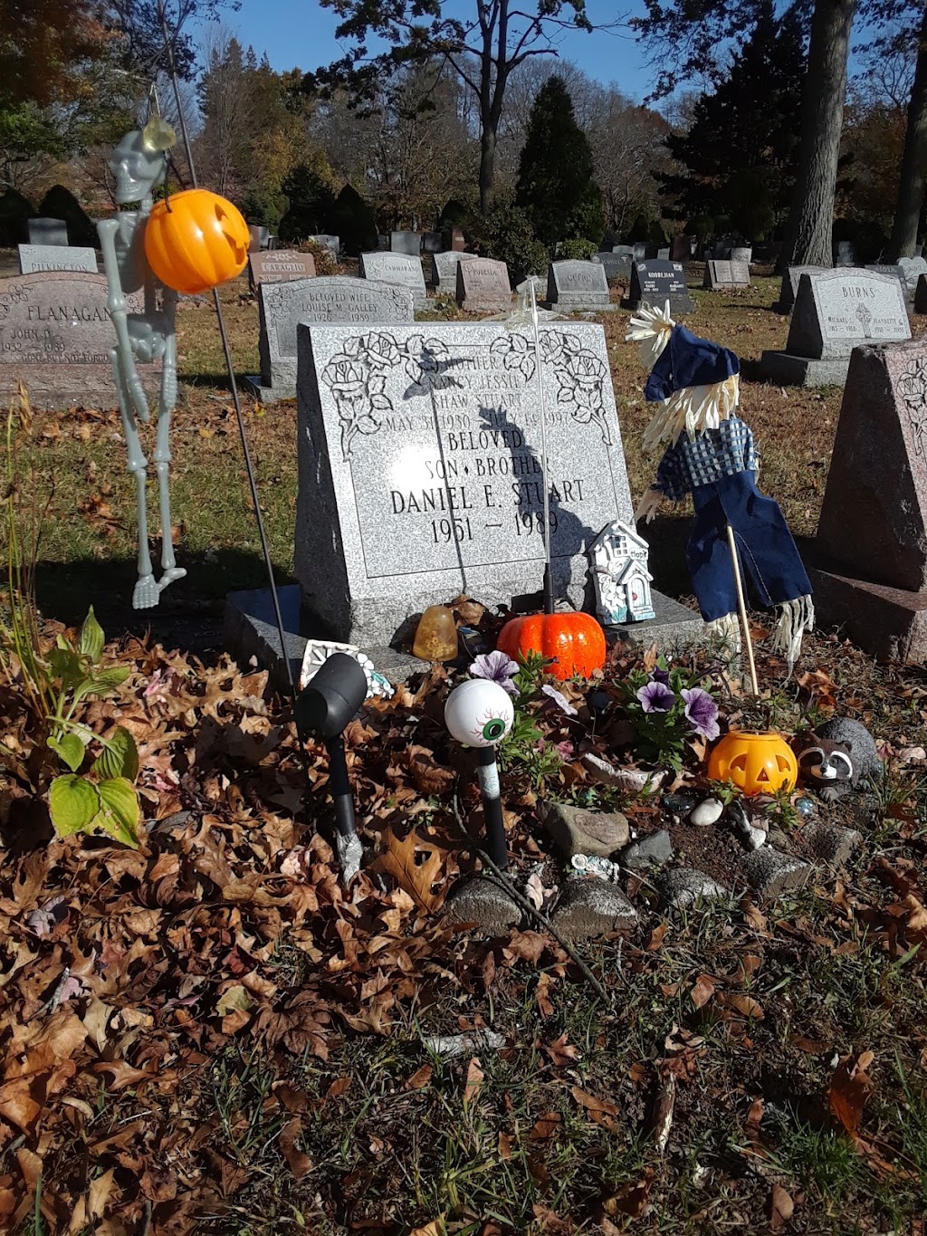 Kings Highway Cemetery | 271 Cherry St, Milford, CT 06460 | Phone: (203) 874-8998