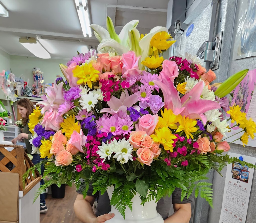 Carolines Flower Shoppe | 341 Main St, Islip, NY 11751 | Phone: (631) 581-3464