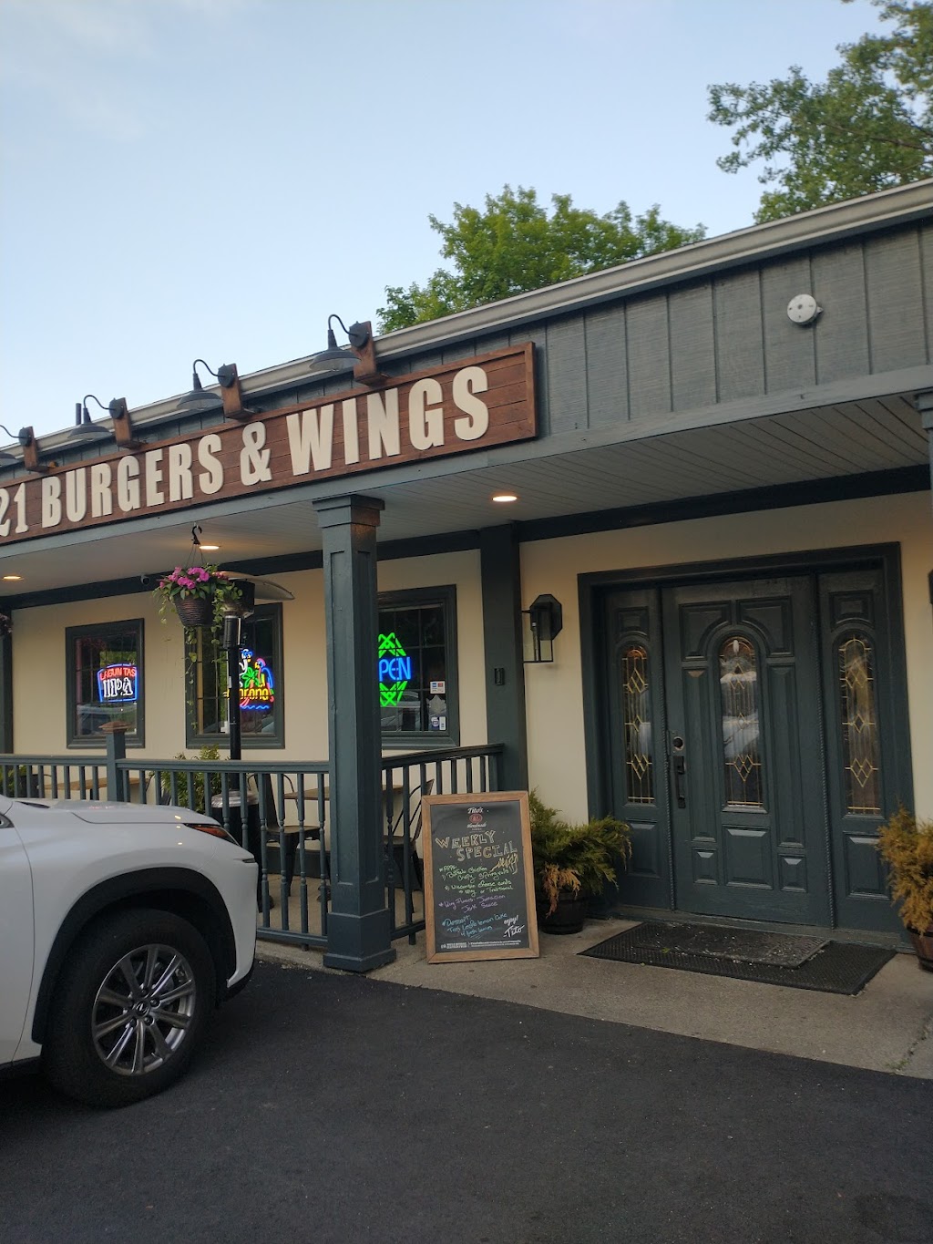 21 Burgers & Wings | 2026 NY-9D, Wappingers Falls, NY 12590 | Phone: (845) 440-8784