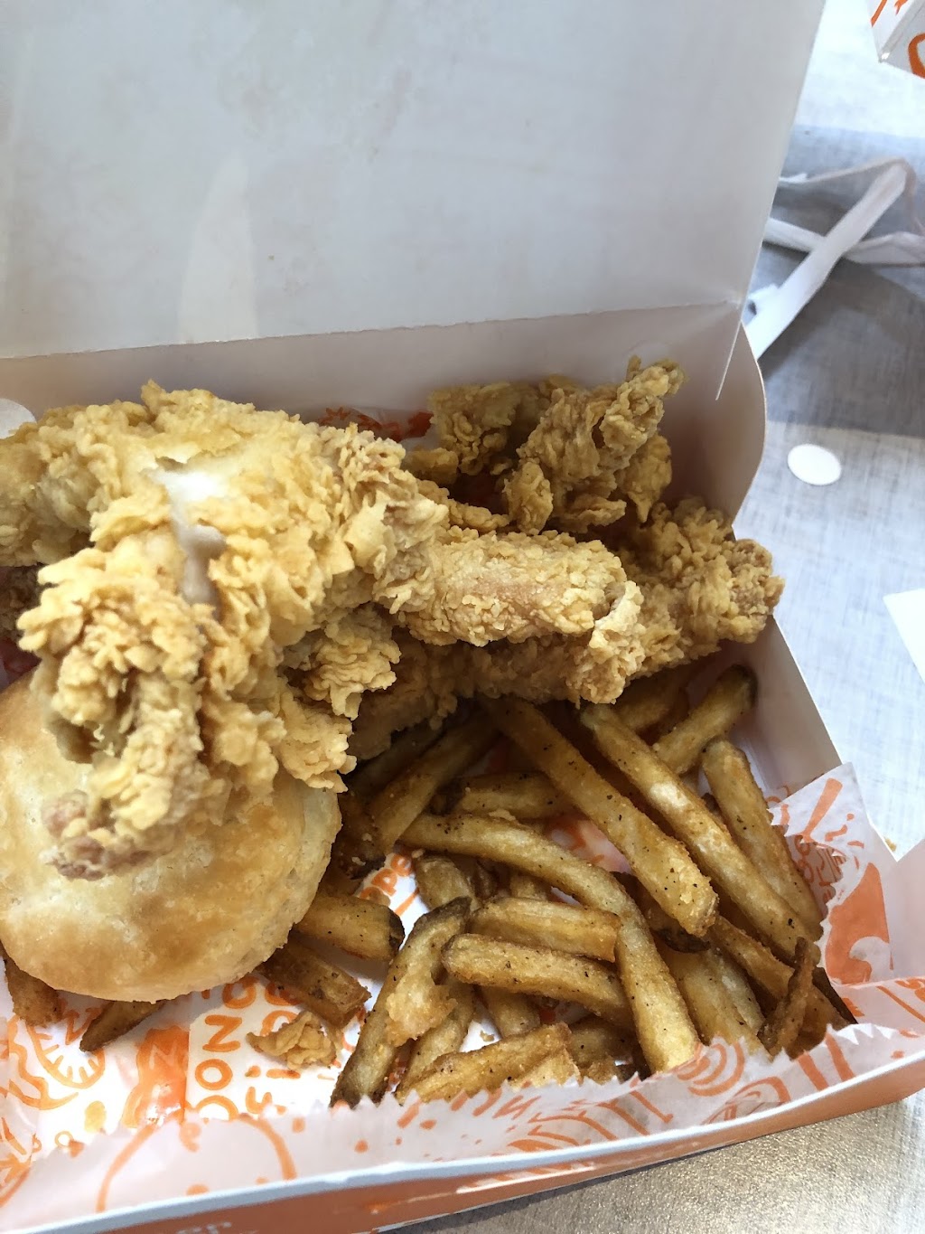 Popeyes Louisiana Kitchen | Townsquare Mall, 301 Mt Hope Rd Suite 2109, Rockaway, NJ 07866 | Phone: (973) 361-1987