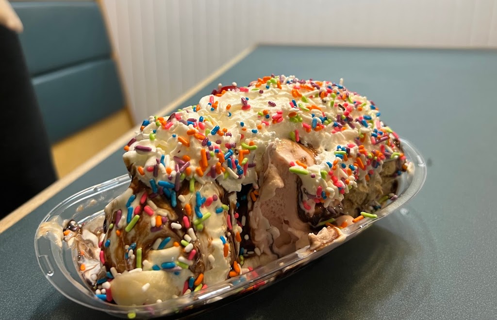 McNultys Ice Cream Parlor | 153 N Country Rd, Miller Place, NY 11764 | Phone: (631) 474-3543