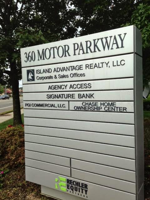 Signature Bank | 360 Motor Pkwy #150, Hauppauge, NY 11788 | Phone: (866) 744-5463