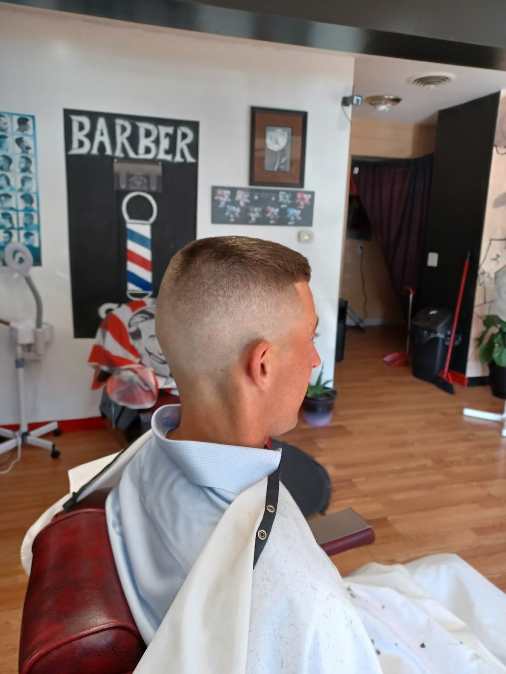 Shalom barber shop | 280 Ethan Allen Hwy, Ridgefield, CT 06877 | Phone: (203) 403-0021