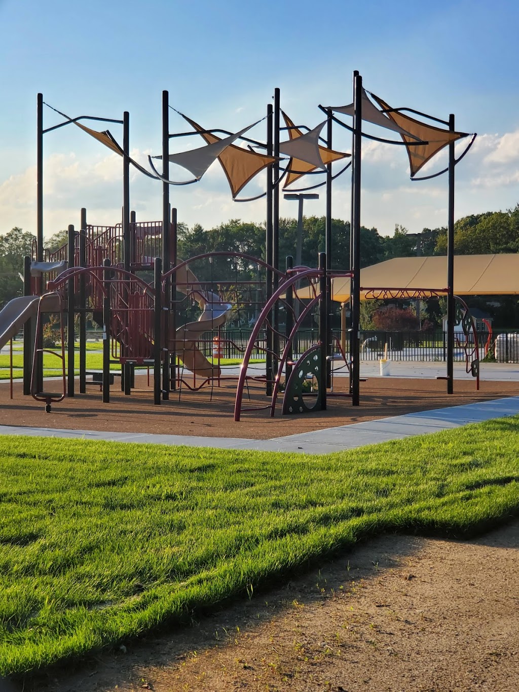 Roberto Clemente Park | 400 Broadway, Brentwood, NY 11717 | Phone: (631) 224-5403