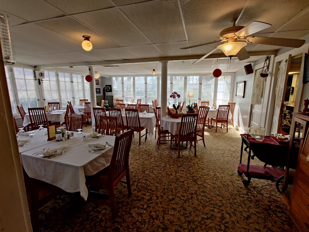 The Inn Starlight Lake & Restaurant | 289 Starlight Lake Rd, Starlight, PA 18461 | Phone: (570) 798-2519