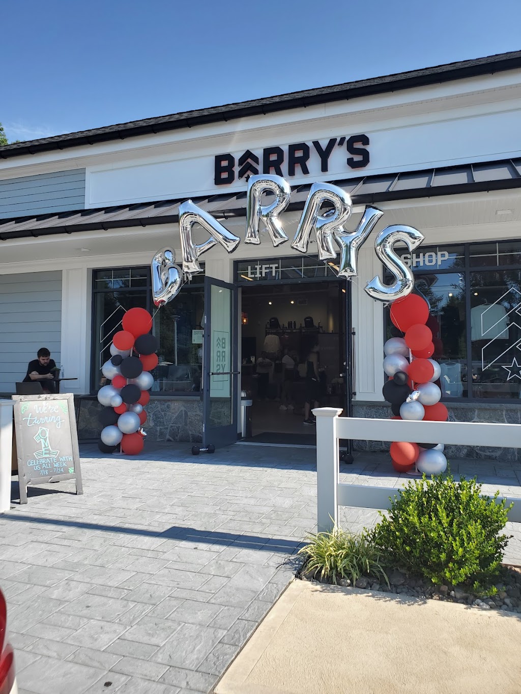 Barrys Roslyn | 385 Willis Ave, Roslyn Heights, NY 11577 | Phone: (516) 464-5001