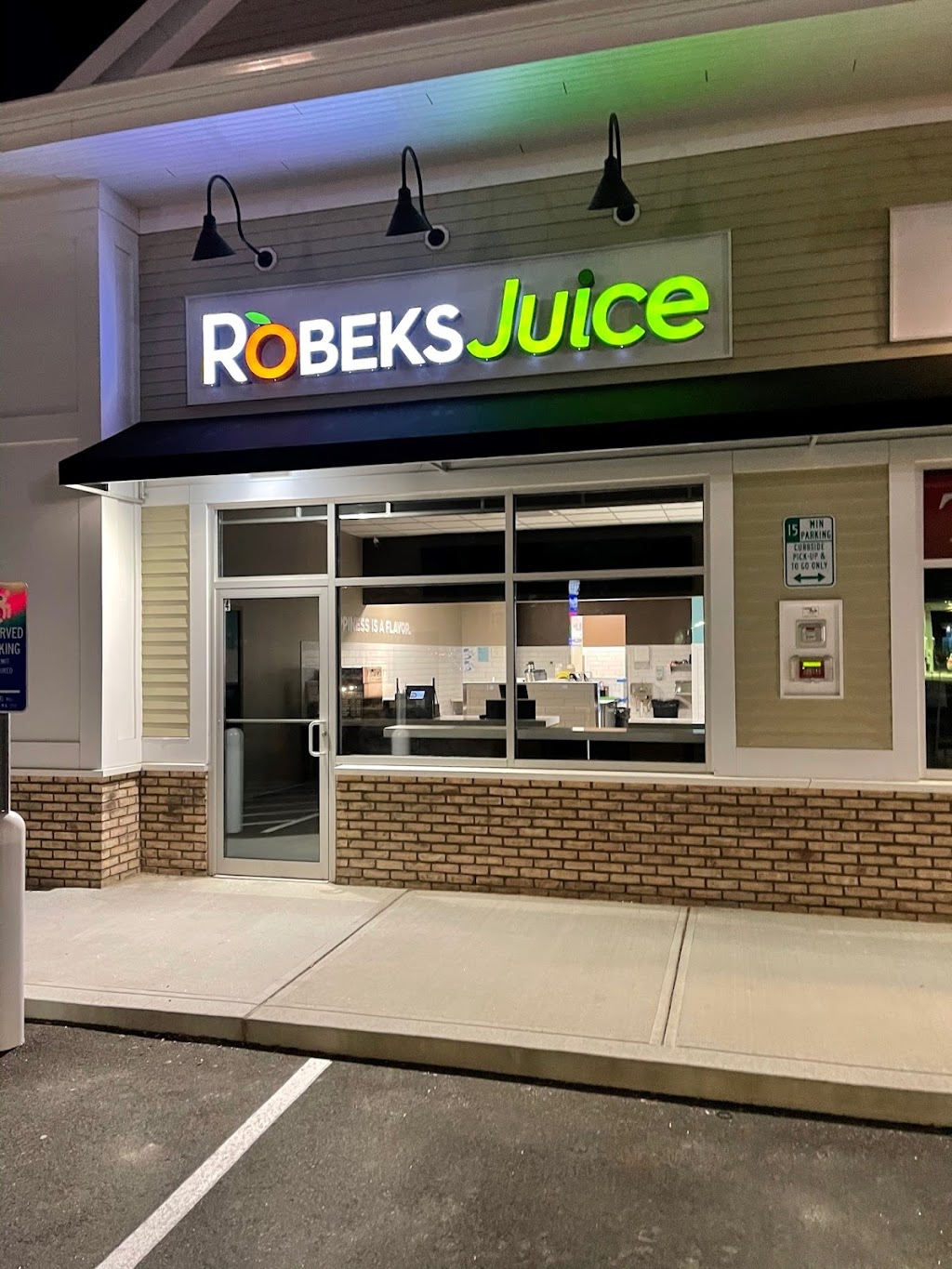 Robeks Fresh Juices & Smoothies | 75 Church Hill Rd, Newtown, CT 06470 | Phone: (203) 304-1052