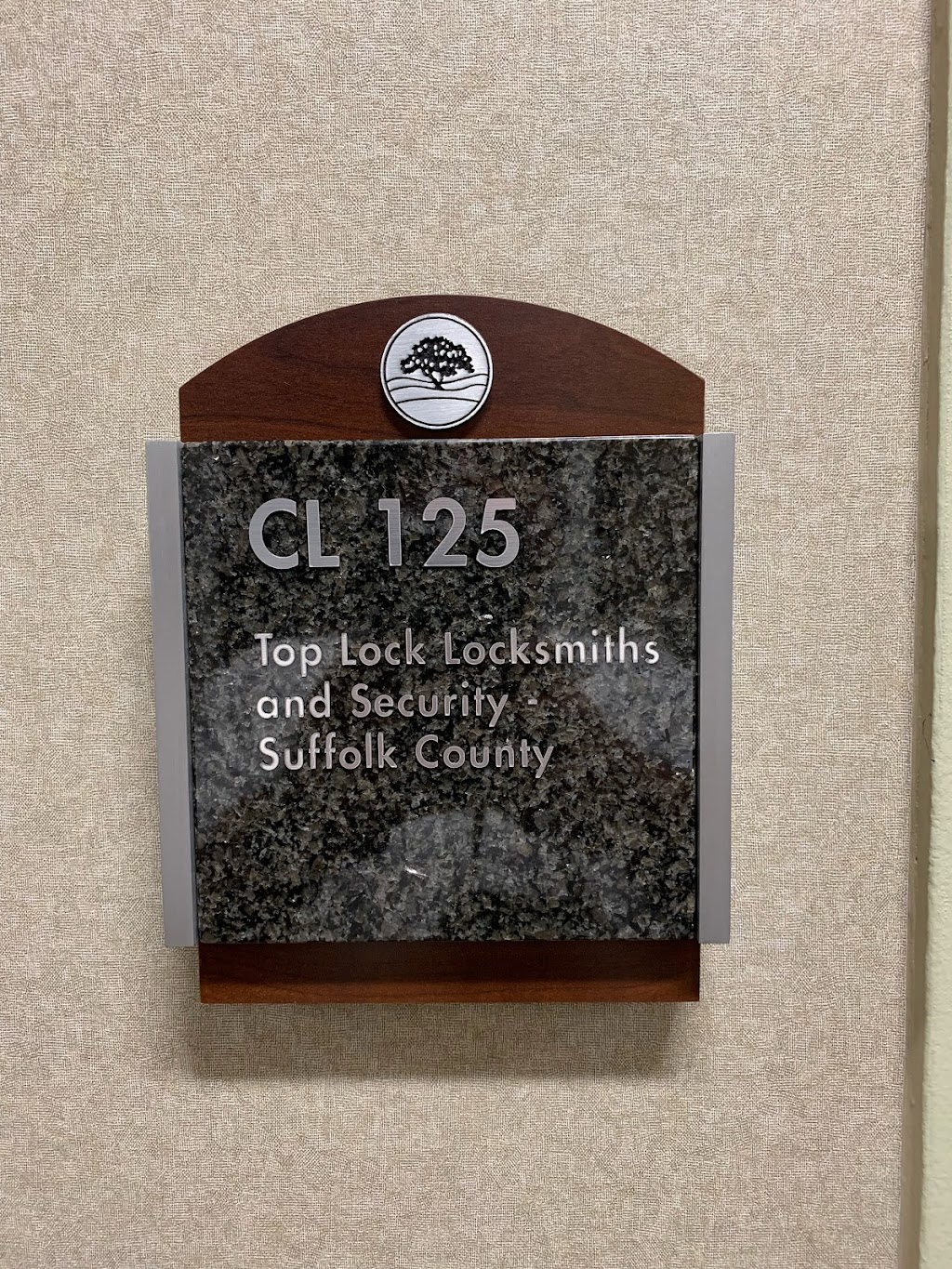 Top Lock Locksmiths and Security - Suffolk County | 700 Veterans Memorial Hwy #CL125, Hauppauge, NY 11788 | Phone: (631) 737-5625