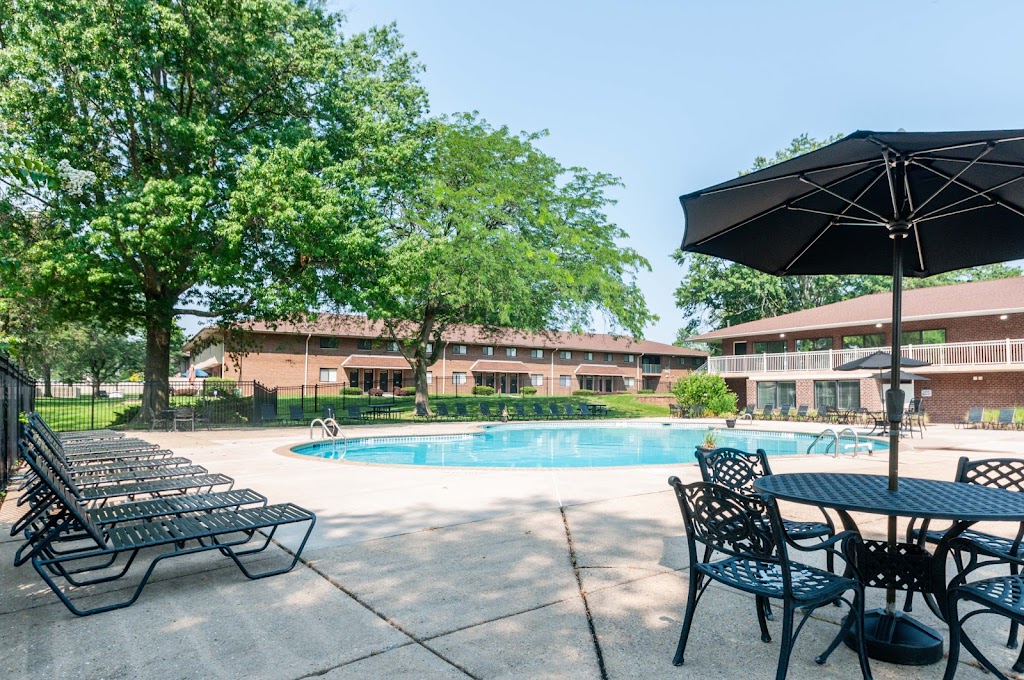 Racquet Club Apartments and Townhomes | 1970 Veterans Hwy, Levittown, PA 19056 | Phone: (267) 332-8815