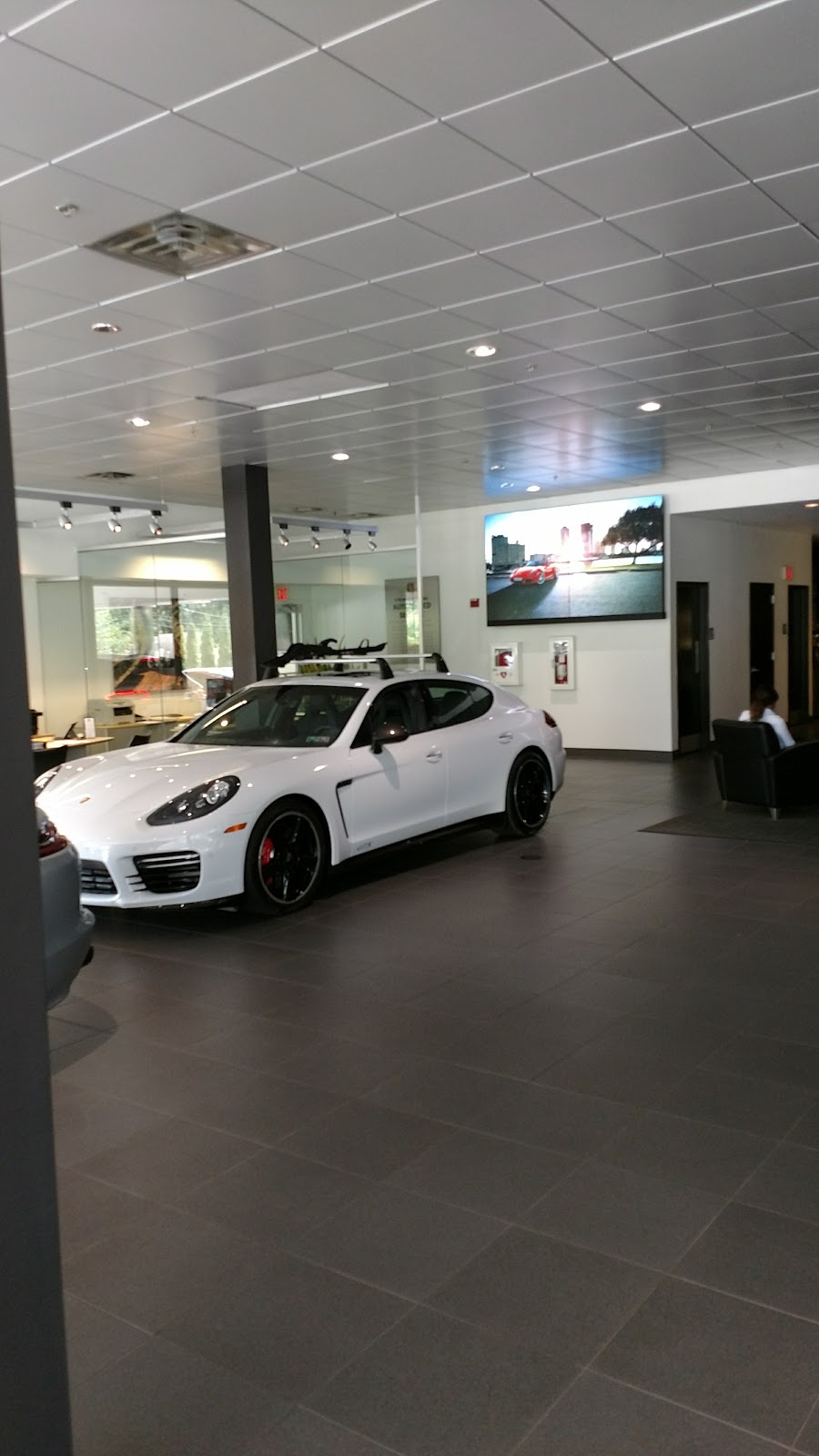 Porsche Main Line | 4025 West Chester Pike, Newtown Square, PA 19073 | Phone: (610) 886-1000
