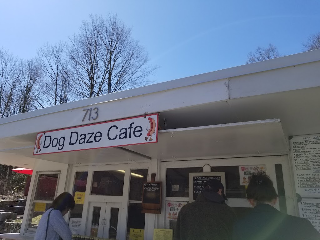 Dog Daze Cafe | 713 Danbury Rd, Wilton, CT 06897 | Phone: (845) 699-8848