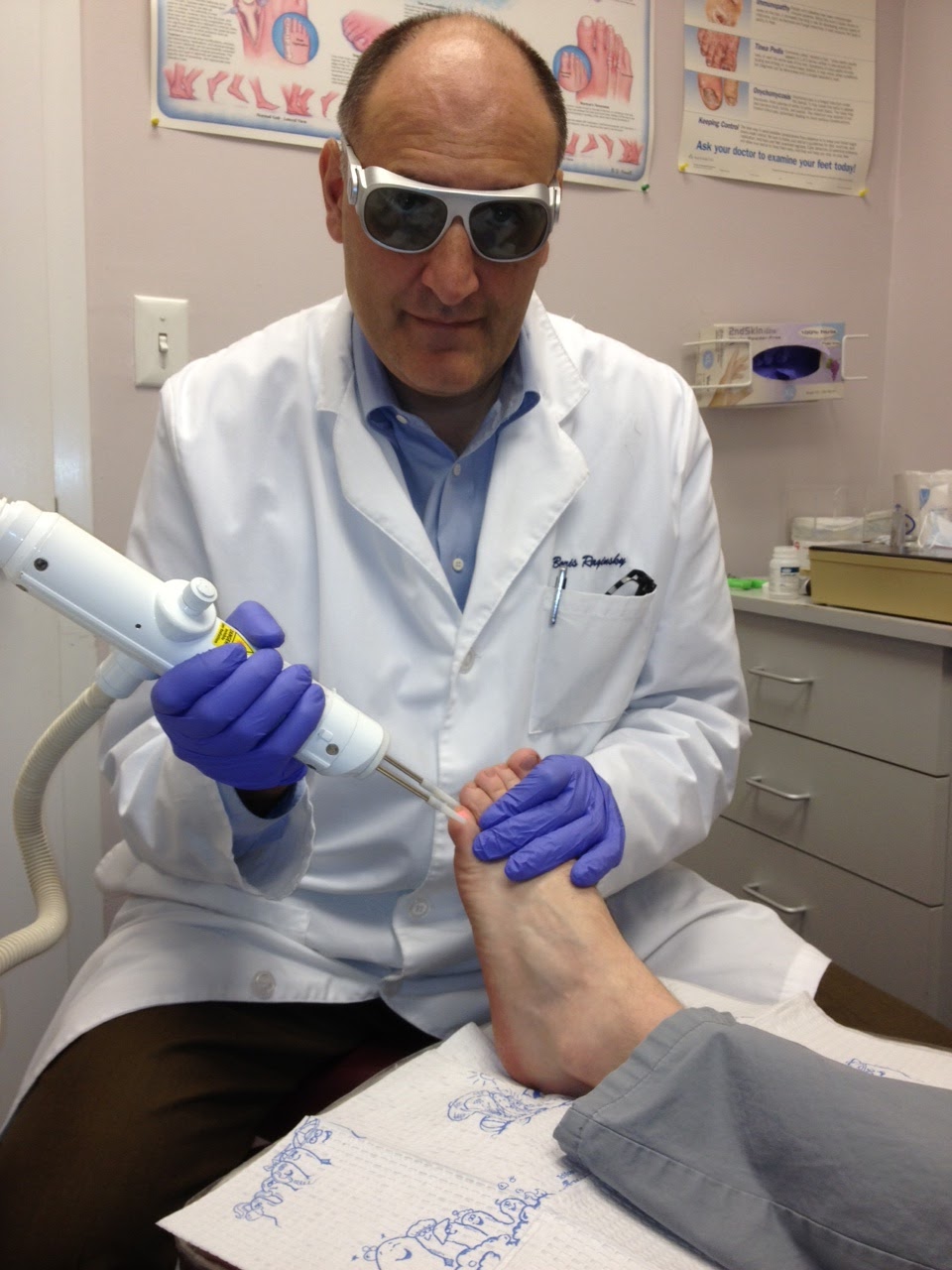 Fair Lawn Podiatry, Dr. Boris Raginsky DPM | 1 Broadway #401, Elmwood Park, NJ 07407 | Phone: (800) 915-5560