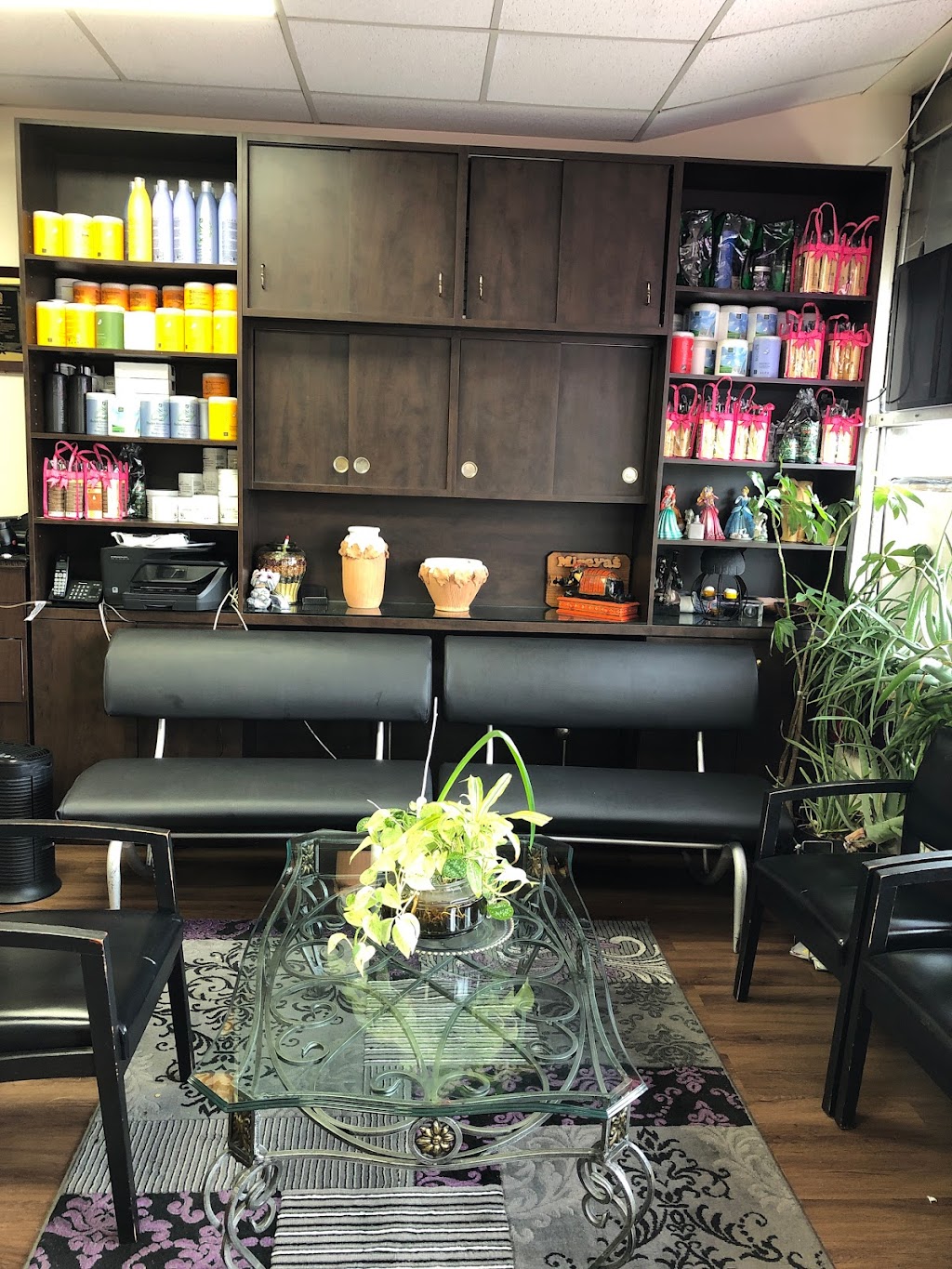 Mireyas Unisex Hair Salon | 271 Second Ave, Brentwood, NY 11717 | Phone: (631) 273-4026