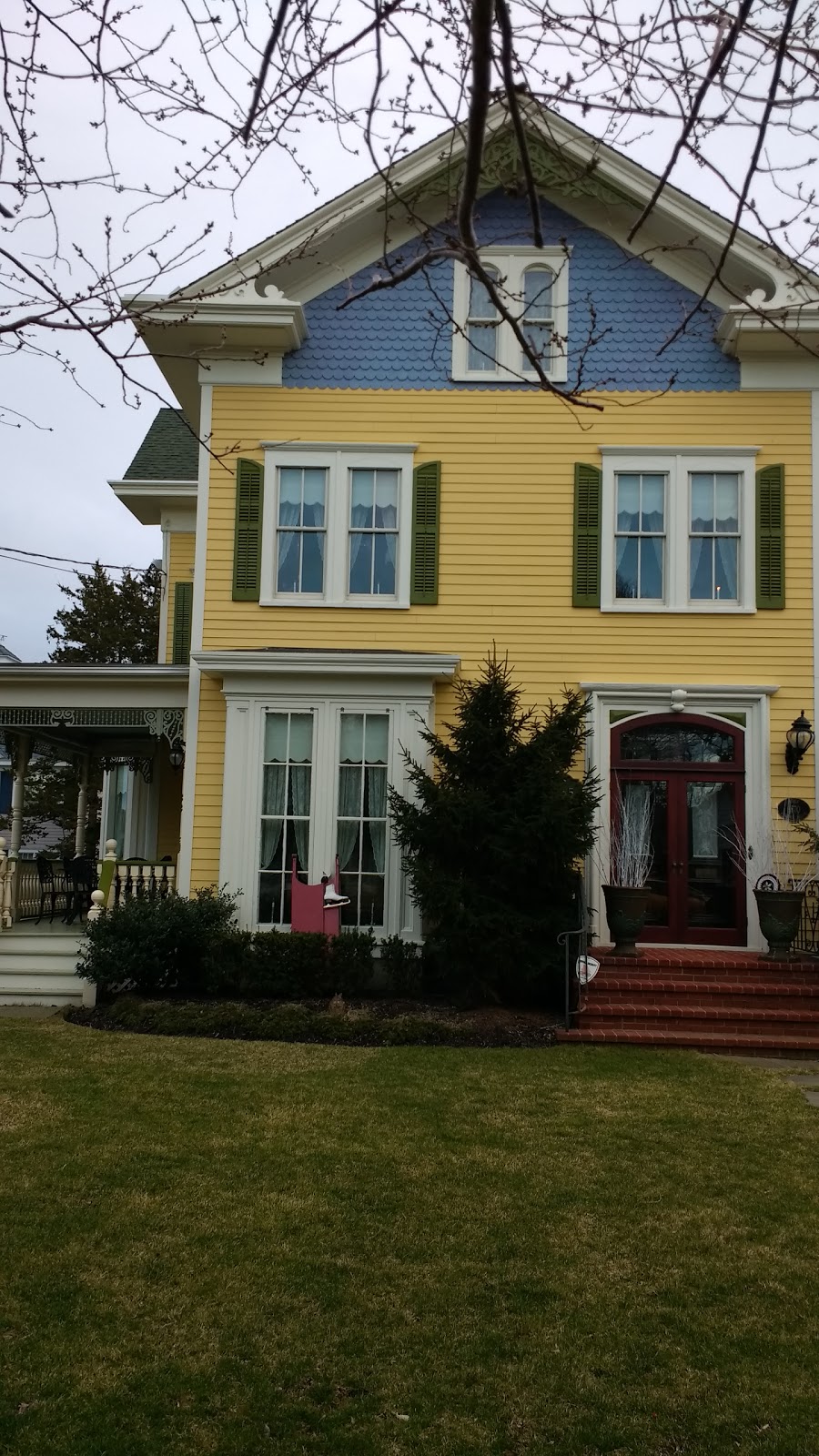 The Stirling House | 104 Bay Ave, Greenport, NY 11944 | Phone: (631) 477-0654