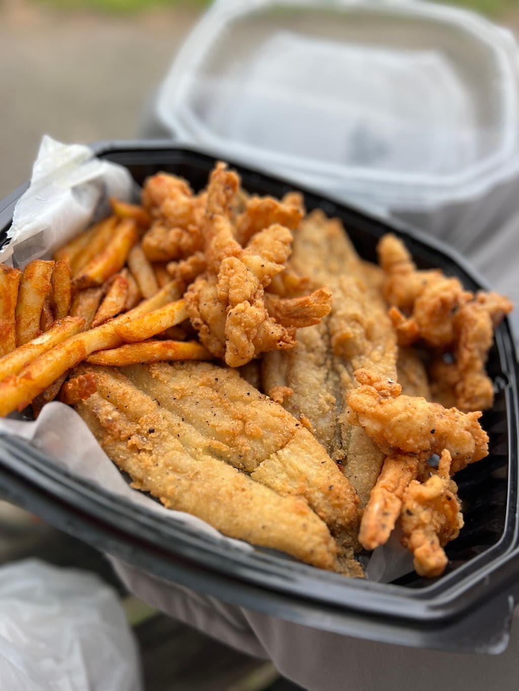 E’s Fish and Chips Soul Food Restaurant | 239 Homer St, Waterbury, CT 06704 | Phone: (203) 527-7869