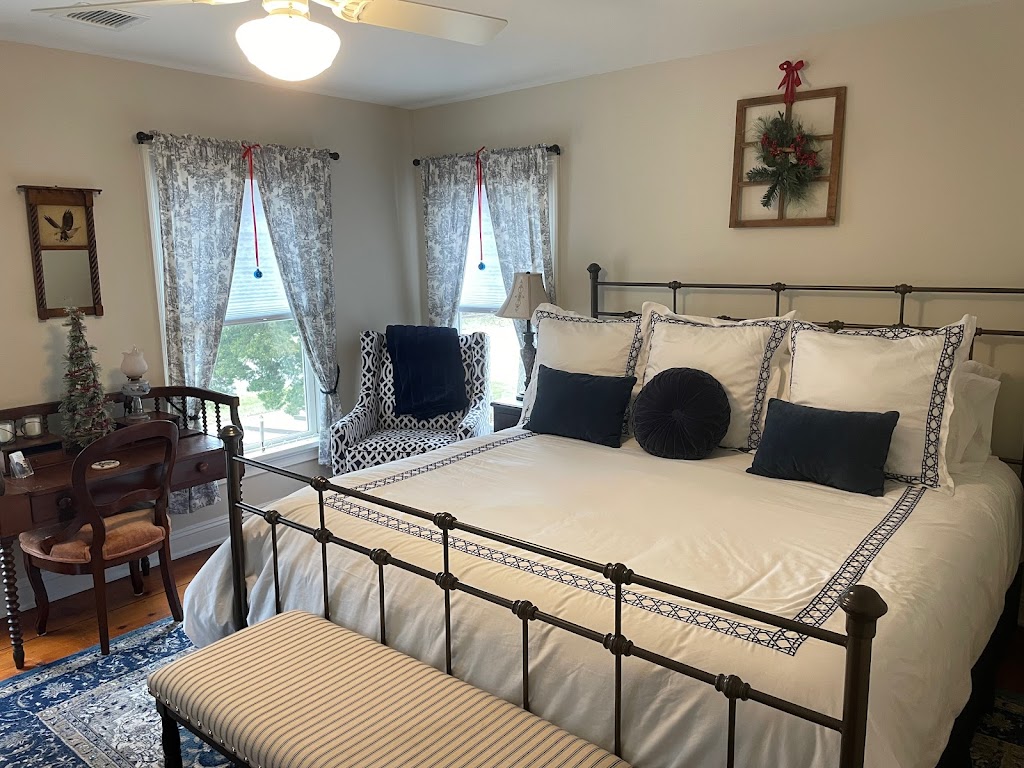 The Farmhouse Bed and Breakfast | 1855 Depot Ln, Cutchogue, NY 11935 | Phone: (631) 379-6165