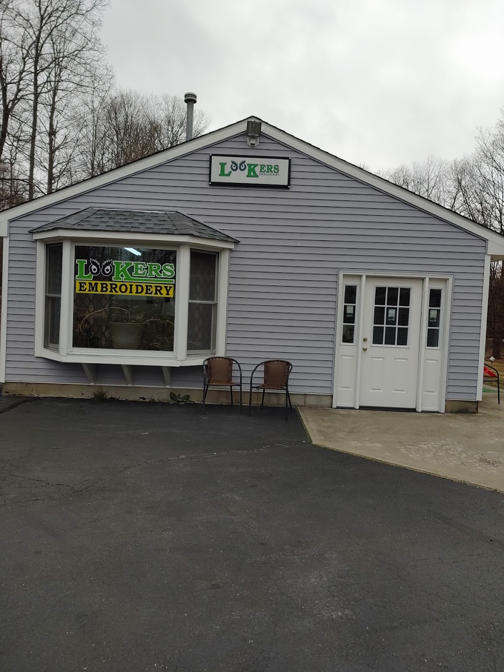Lookers Embroidery | 15 Wheelbarrow Ln, East Haven, CT 06513 | Phone: (203) 468-7262