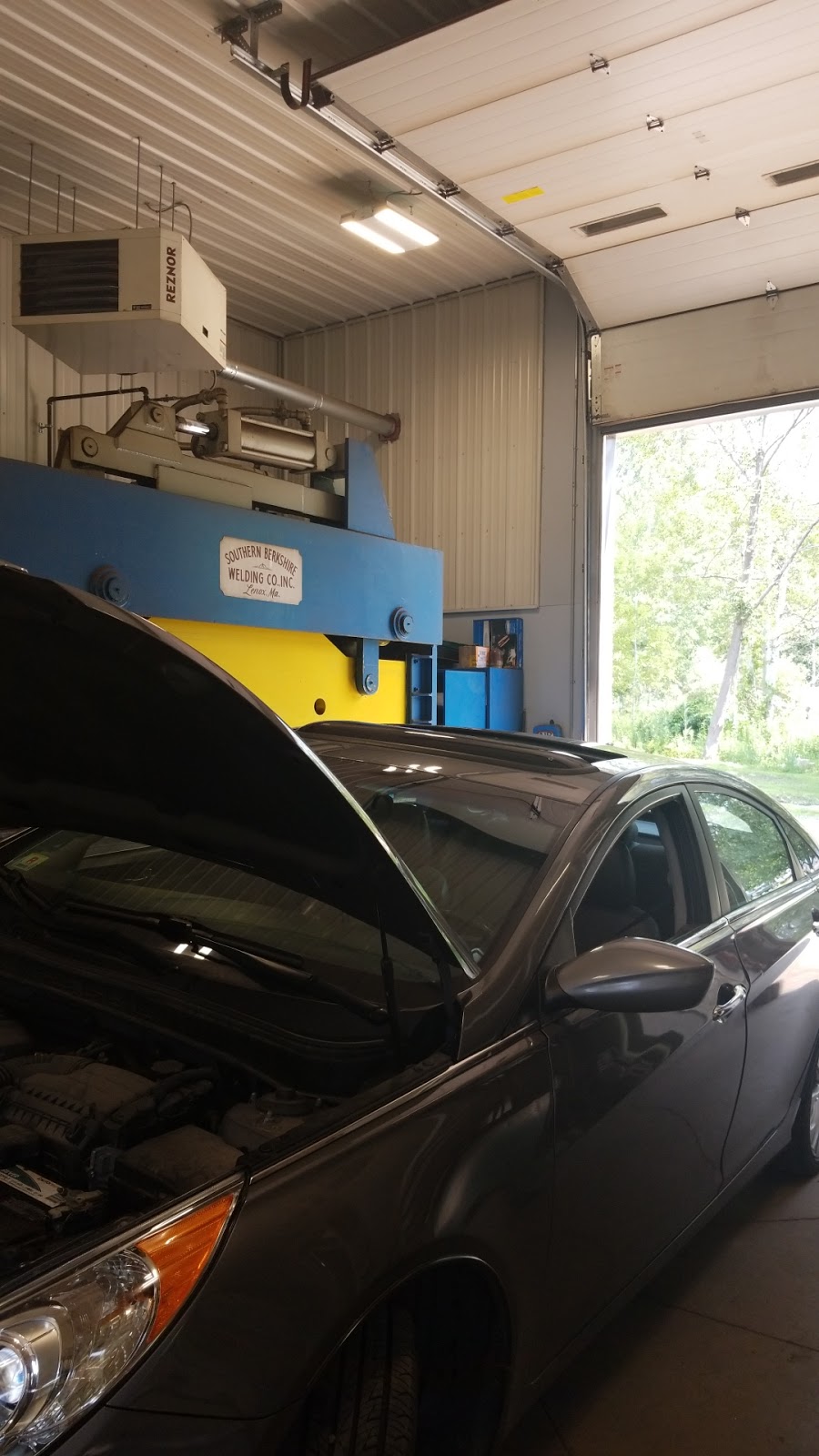 Williams Auto Repair | 755 Cape St, Lee, MA 01238 | Phone: (413) 243-2115