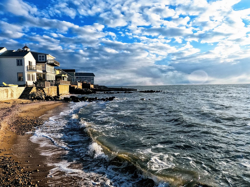 Cornfield Point Beach House | 5 W Shore Dr, Old Saybrook, CT 06475 | Phone: (860) 339-6487