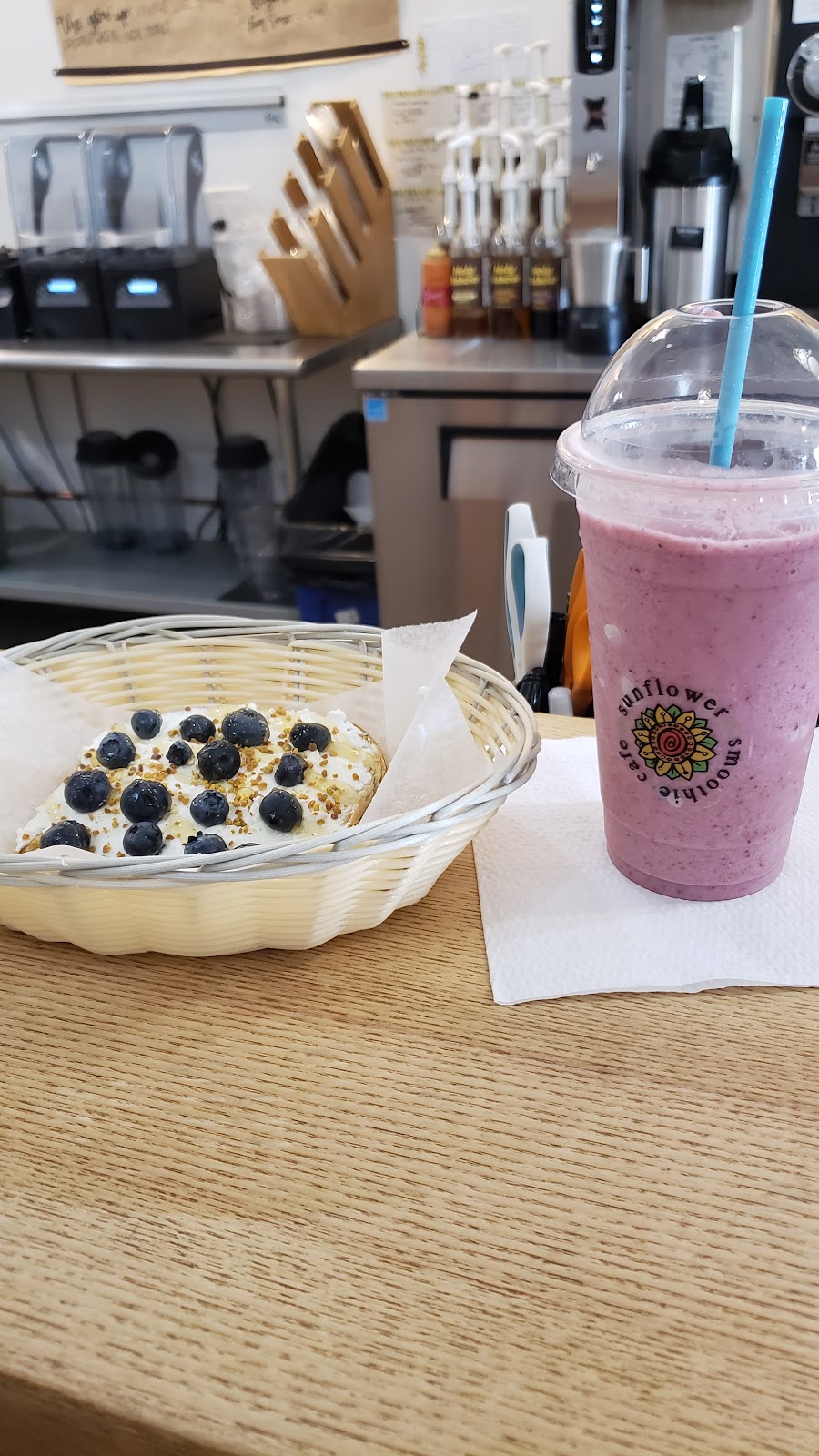 Sunflower Smoothie Cafe | 208 College Hwy Suite C, Southwick, MA 01077 | Phone: (413) 784-8447