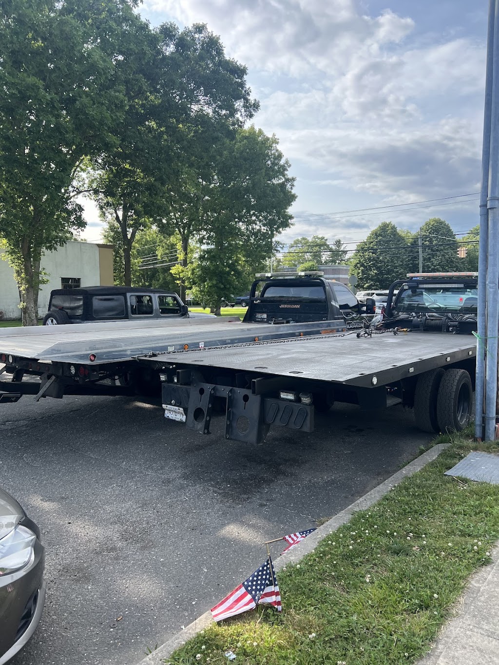 KRAKEN TOWING & RECOVERY | 2451 Pond Rd, Ronkonkoma, NY 11779 | Phone: (631) 253-3300