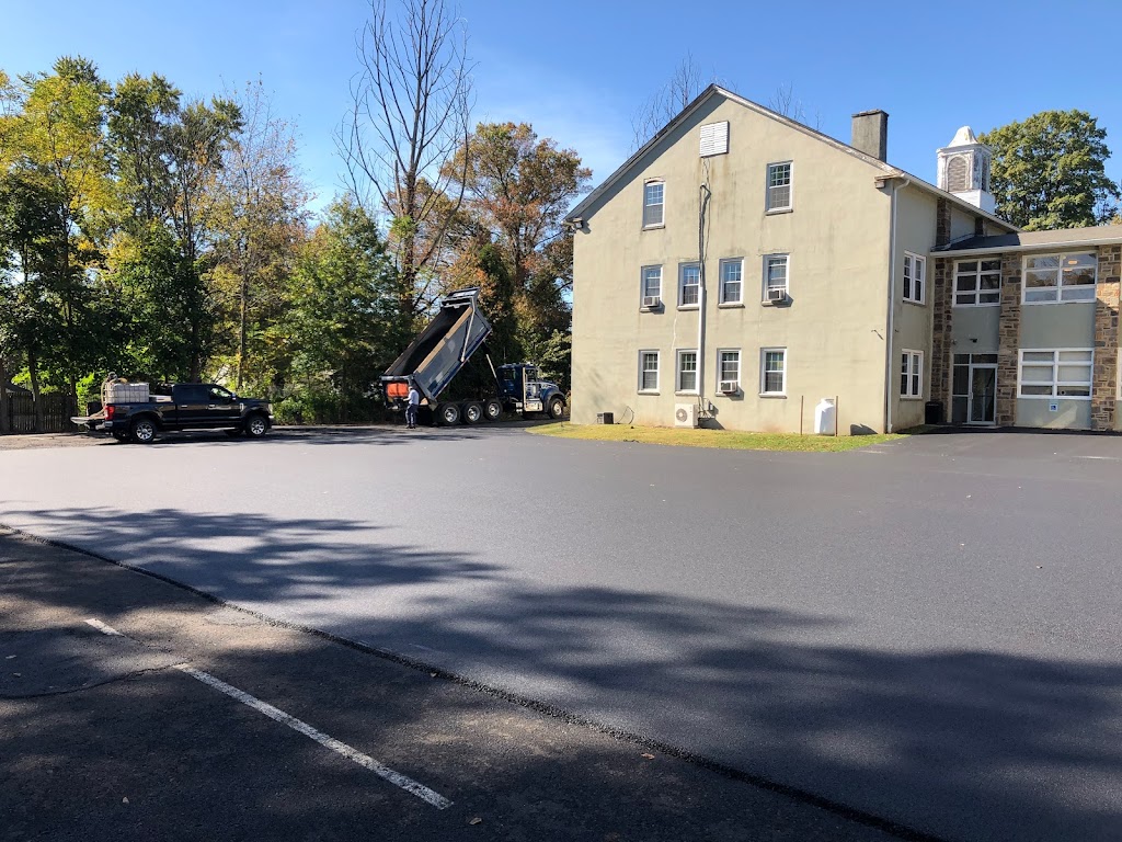 Oakes Paving LLC | 5760 Village Ln, Doylestown, PA 18902 | Phone: (215) 297-8311