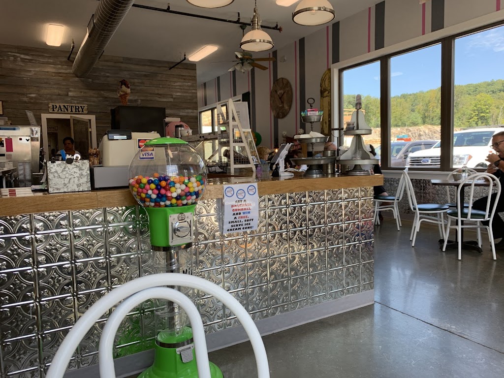 The Country Creamery Ice Cream Parlor | 330 Center Rock Green, Oxford, CT 06478 | Phone: (203) 881-3358