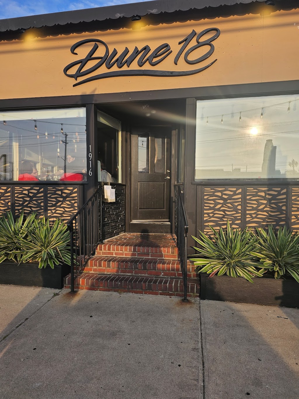 Dune 18 Restaurant | 1916 Long Beach Blvd, Ship Bottom, NJ 08008 | Phone: (609) 494-3354
