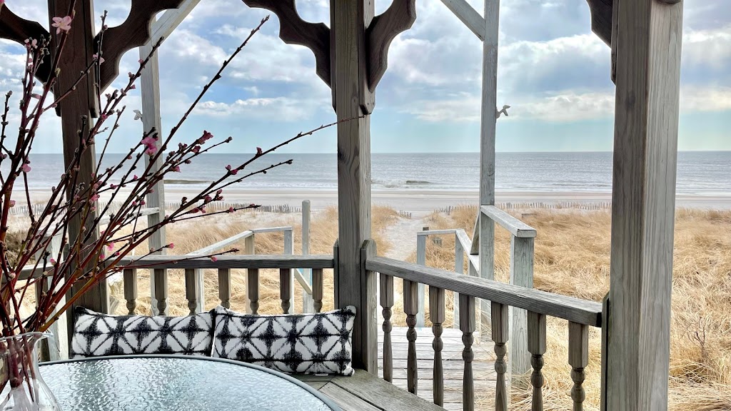Dune Point Guest House | 134 Lewis Walk, Cherry Grove, NY 11782 | Phone: (631) 597-6261