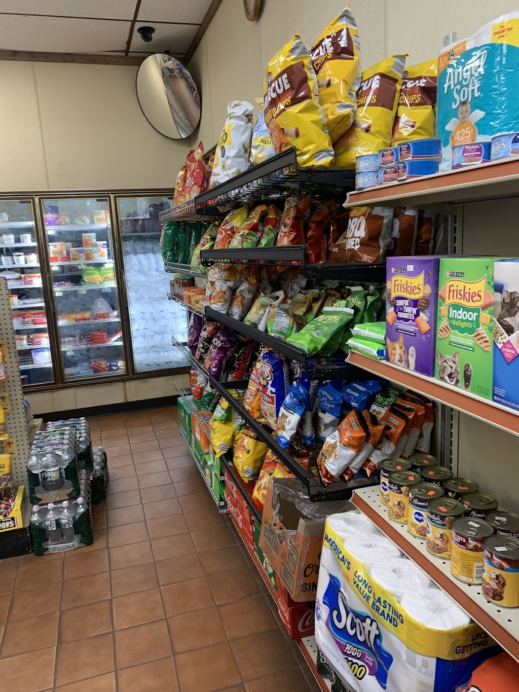 Woodbury Convenience Store | 167 Main St S, Woodbury, CT 06798 | Phone: (203) 586-1090