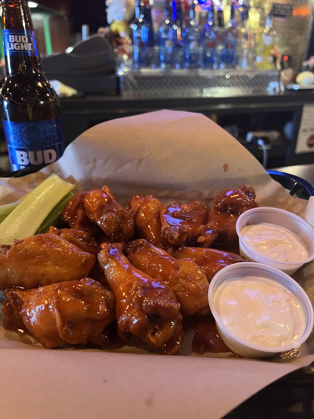 Mad Wings of Ludlow | 319 East St, Ludlow, MA 01056 | Phone: (413) 610-0810
