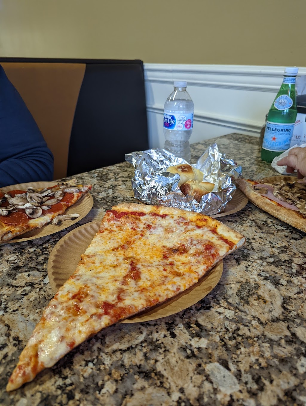 Mike and Joes Wood Fire Pizza, Hopewell Jct | 1075 NY-82, Hopewell Junction, NY 12533 | Phone: (845) 592-4200
