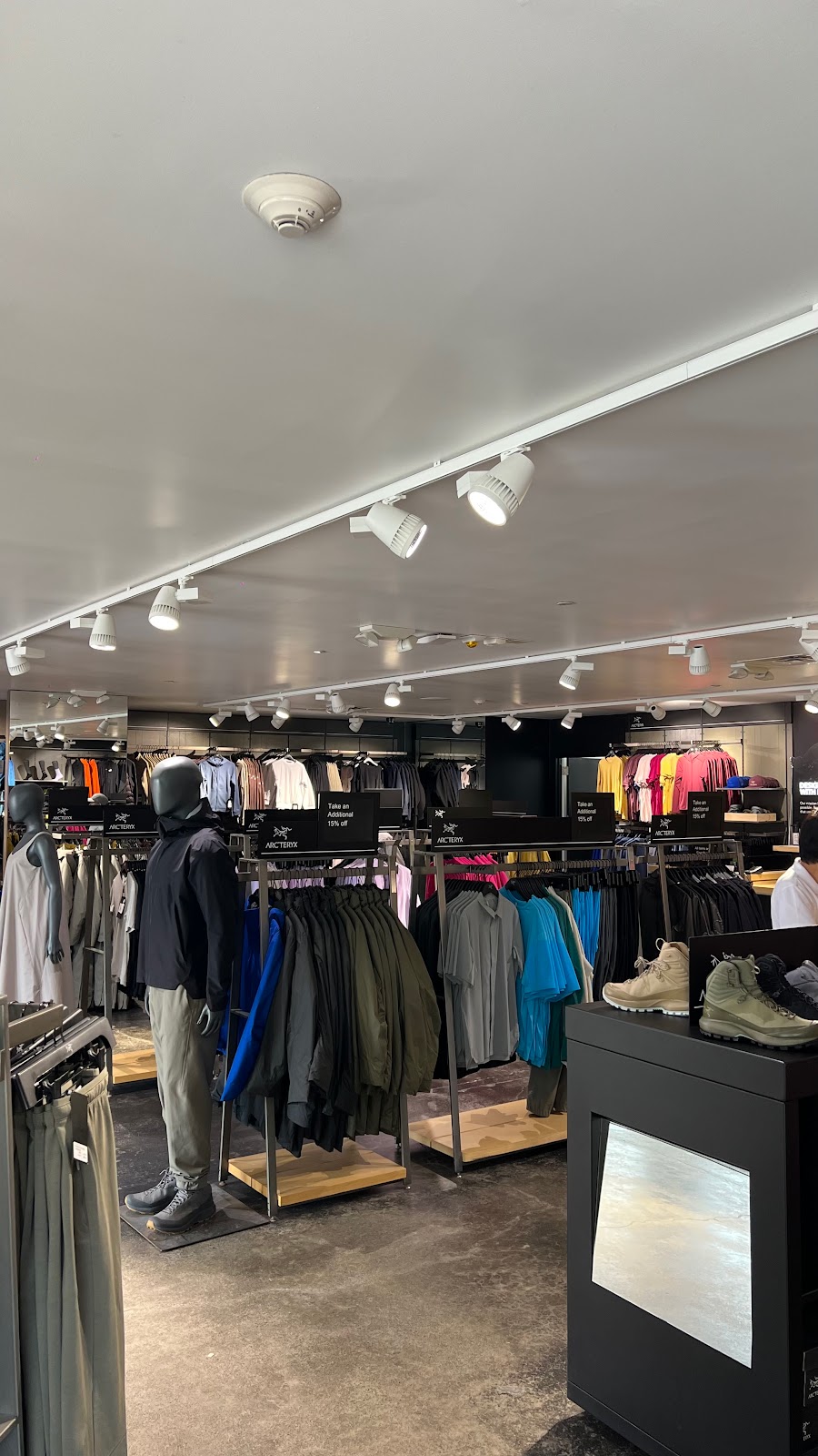 Arcteryx Woodbury Outlet | 208 Red Apple Ct, Central Valley, NY 10917 | Phone: (845) 827-1813