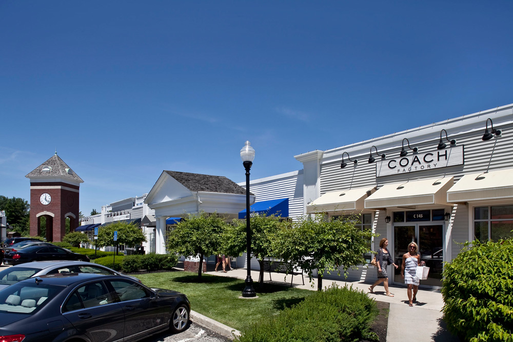 Lee Premium Outlets | 17 Premium Outlet Blvd, Lee, MA 01238 | Phone: (413) 243-8186