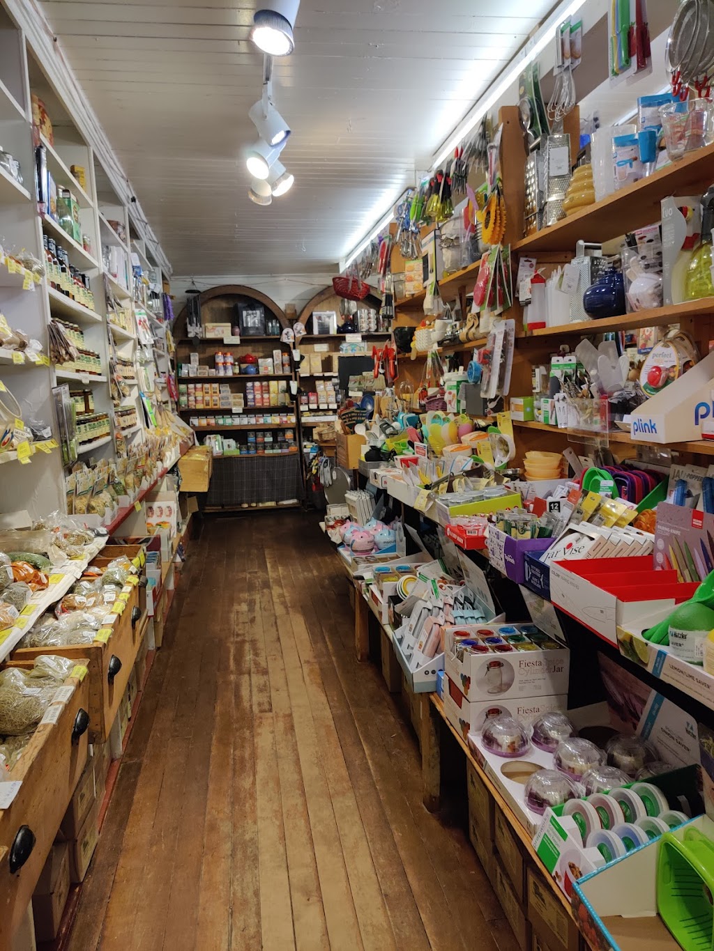 Williamsburg General Store | 12 Main St, Williamsburg, MA 01096 | Phone: (413) 268-3036