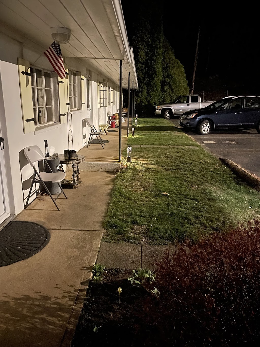 Hillside Motel | 671 Albany Turnpike, Collinsville, CT 06019 | Phone: (860) 693-4951