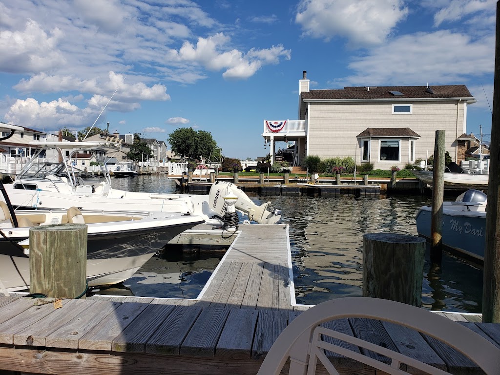 Anchor Down Dockside | 2479 Adler Ct, Seaford, NY 11783 | Phone: (516) 785-2390