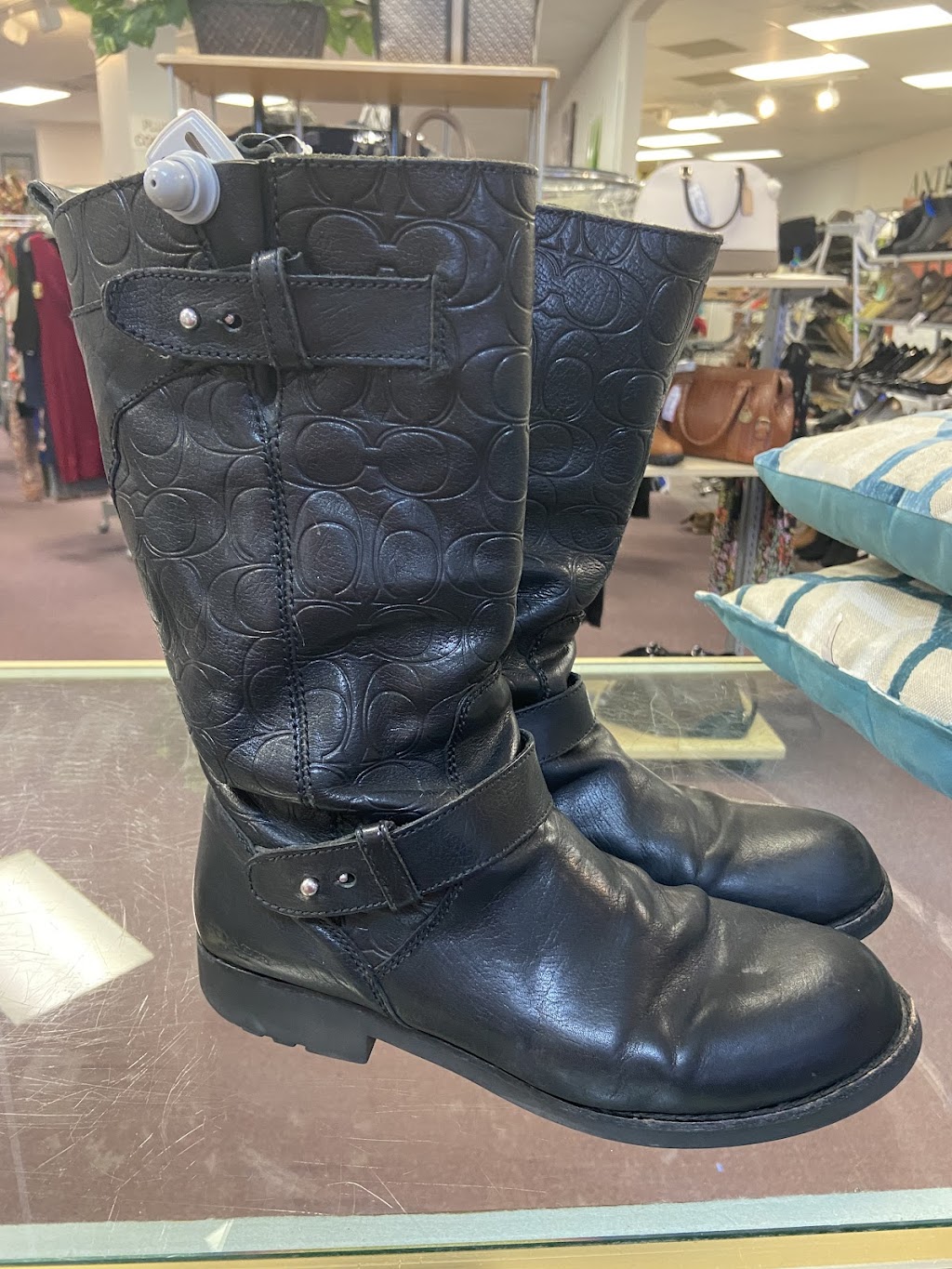 Just Like New Consignment | 435 Hartford Turnpike #16, Vernon, CT 06066 | Phone: (860) 871-8202