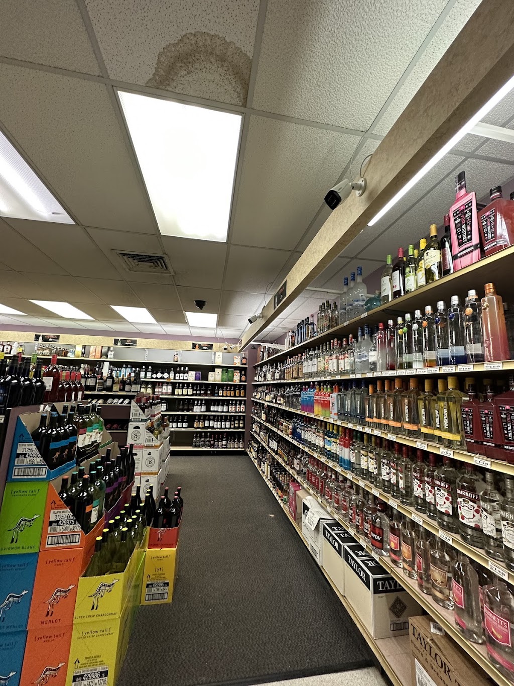 H M LIQUOR | 1104 US-130, Burlington, NJ 08016 | Phone: (609) 386-5555