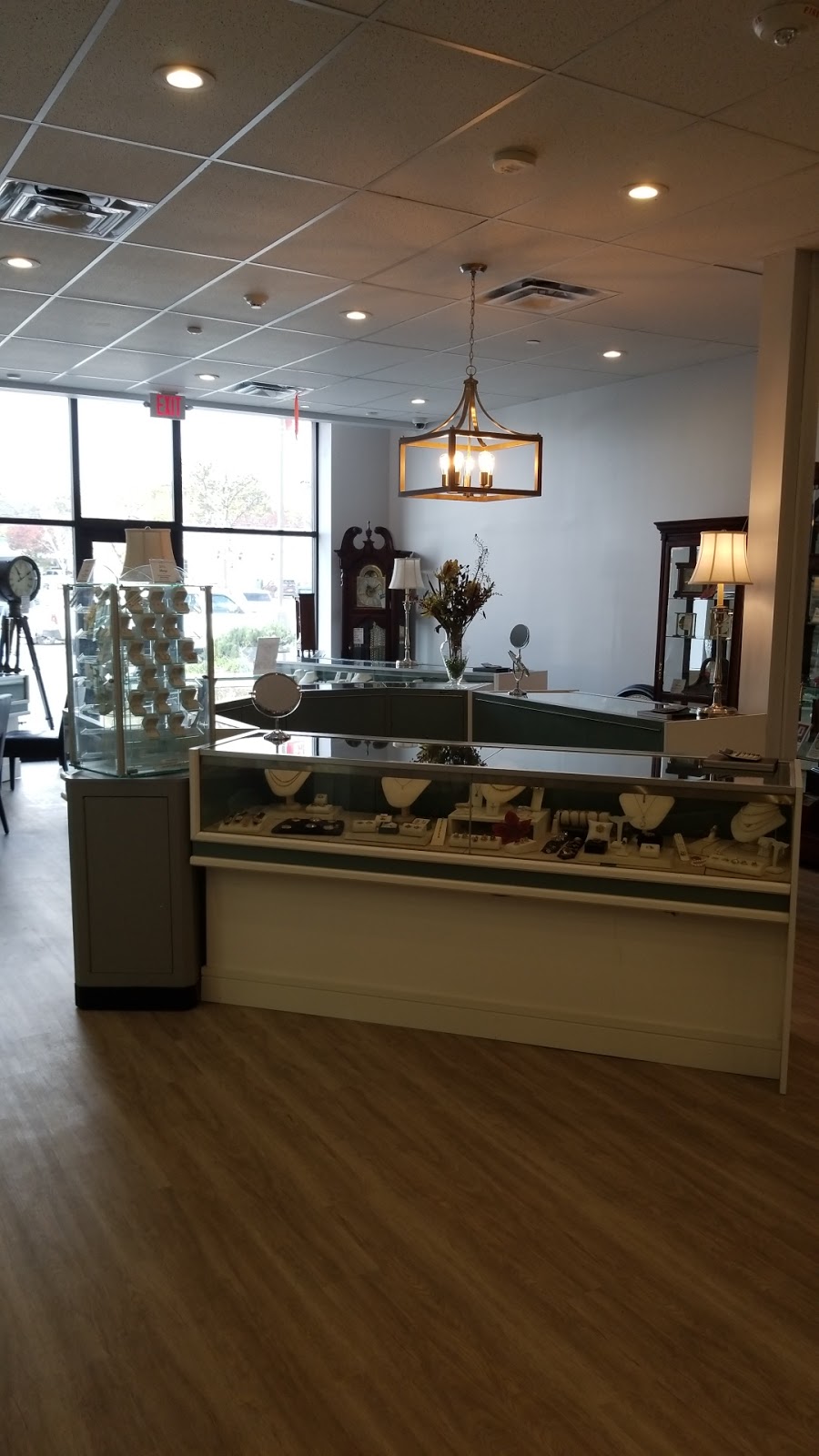 DeS Jewelers | 2600 South Rd, Poughkeepsie, NY 12603 | Phone: (845) 452-0026