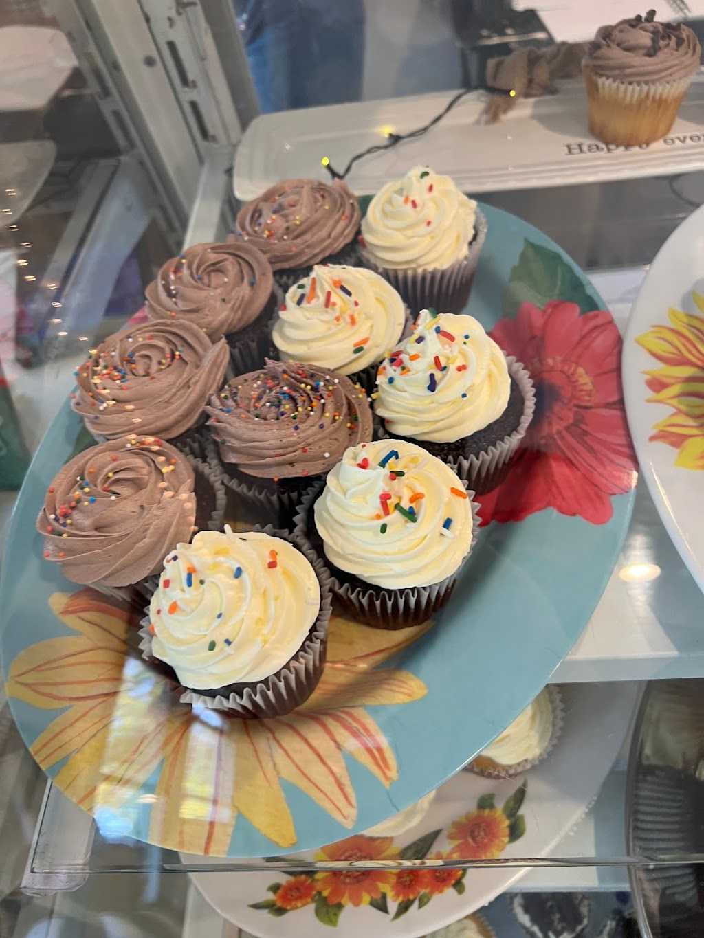 Curvys Cupcakes | 34 Farview Rd, Brookfield, CT 06804 | Phone: (203) 751-3799