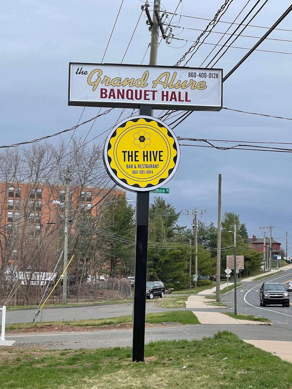 The Hive Bar & Restaurant | 1375 East St, New Britain, CT 06053 | Phone: (860) 505-0814