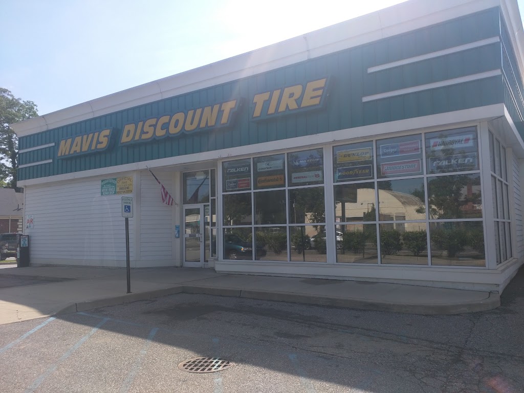 Mavis Discount Tire | 300 W Main St, Bay Shore, NY 11706 | Phone: (631) 892-2164