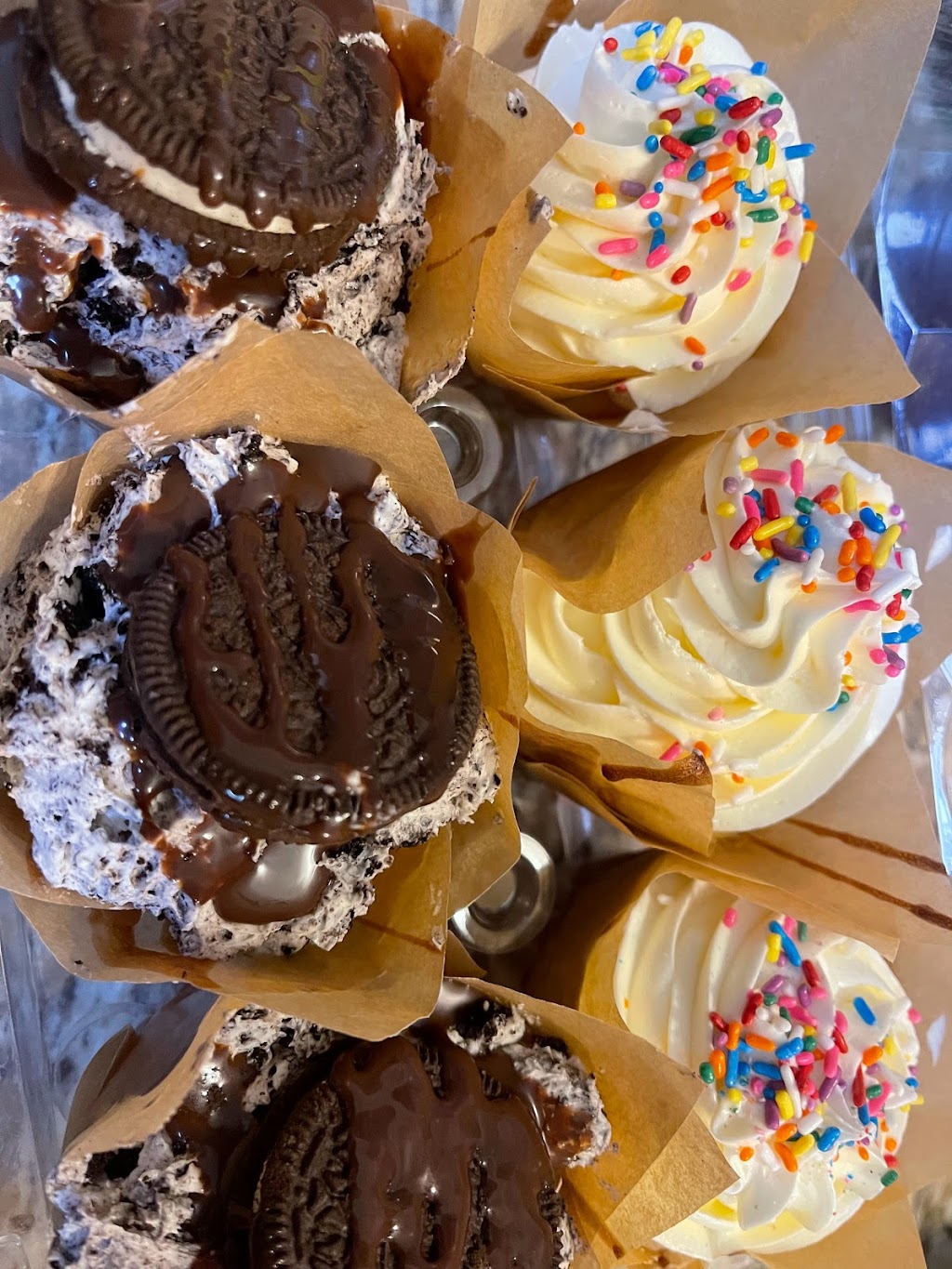 Curvys Cupcakes | 34 Farview Rd, Brookfield, CT 06804 | Phone: (203) 751-3799
