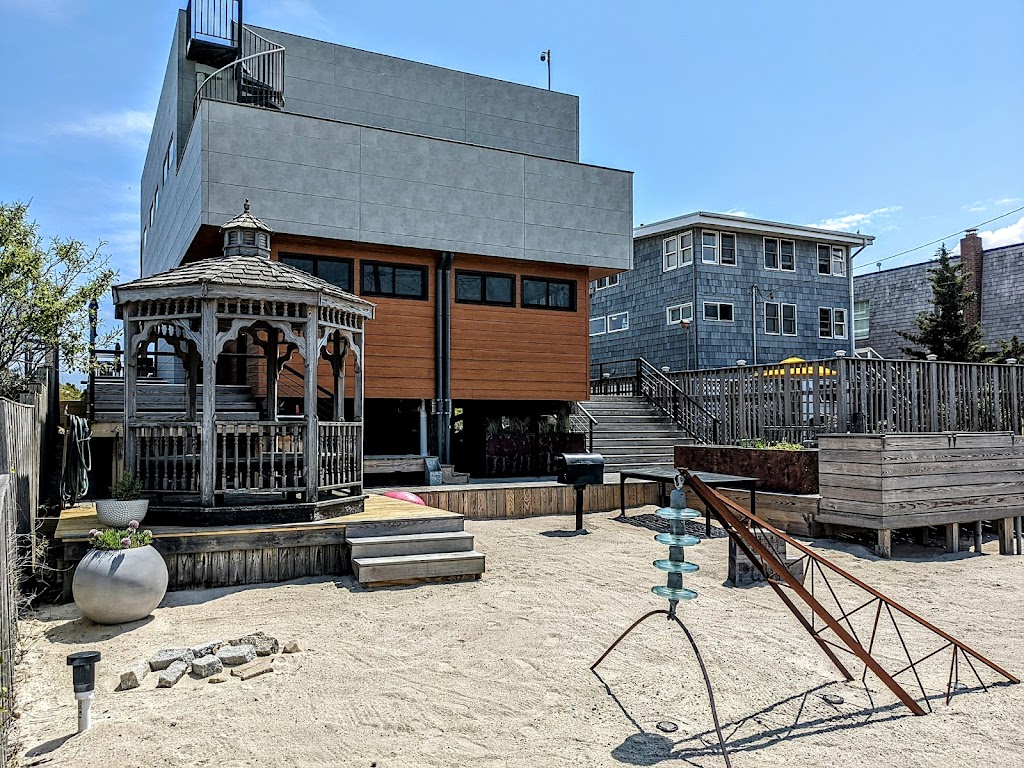 Dune Point Guest House | 134 Lewis Walk, Cherry Grove, NY 11782 | Phone: (631) 597-6261