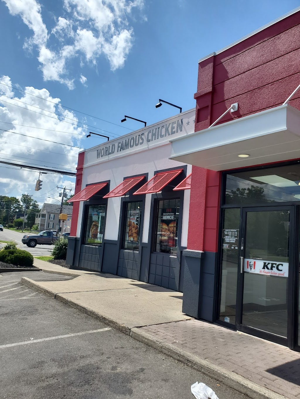 KFC | 722 E Main St, Meriden, CT 06450 | Phone: (475) 343-3632