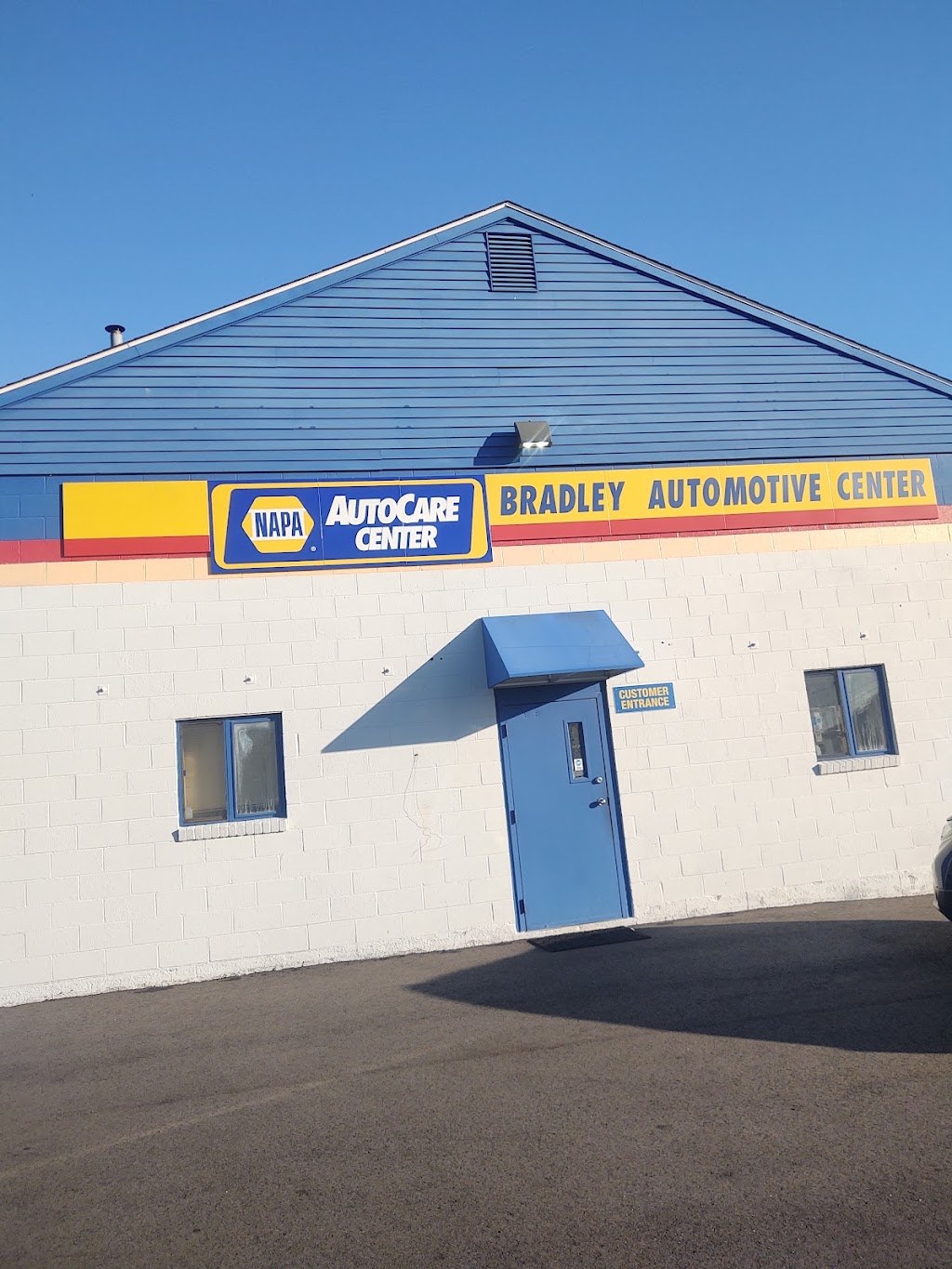 Bradley Automotive Center | 25 King Spring Rd, Windsor Locks, CT 06096 | Phone: (860) 623-3599